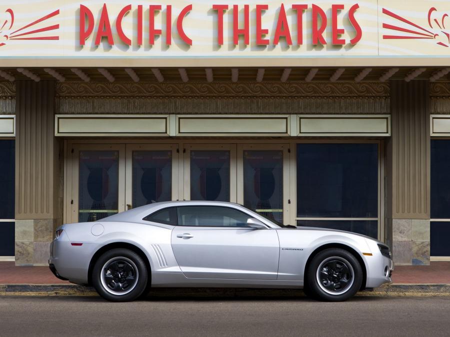  Chevrolet Camaro LS 2009 года  (фото 2 из 4)